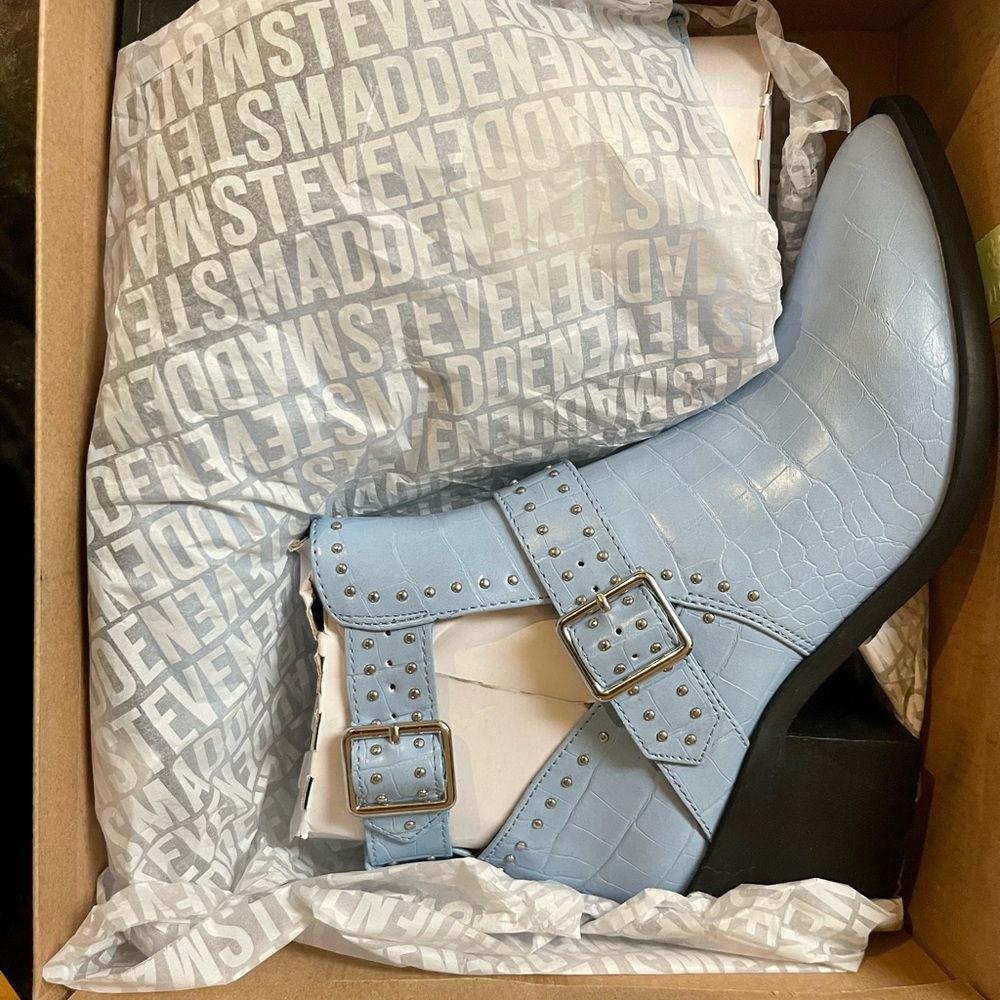 New Steve Madden Ankle Boots - Picture 2 of 7
